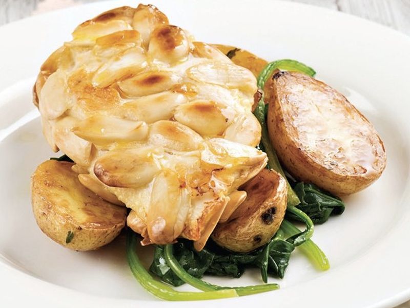 Bademli Tavuk Taze Patates ve Bebek Ispanak Sotesi